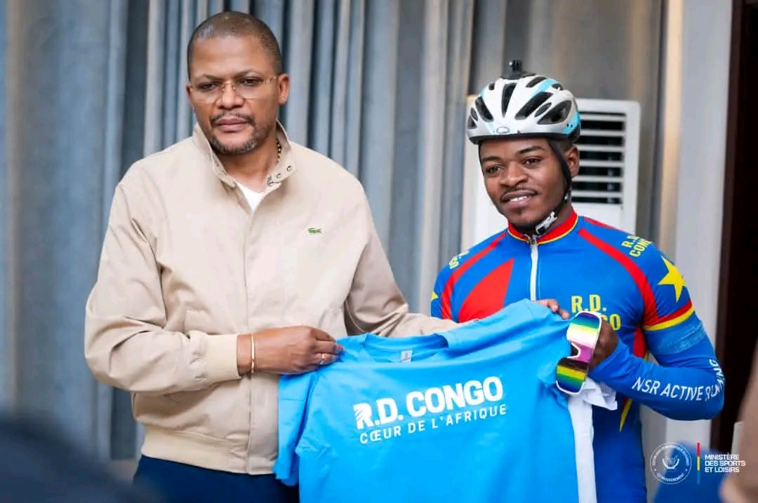 Cyclisme en RDC : Didier Budimbu encourage le cycliste Miguel Masaisai en route pour le Maroc